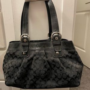 Black Signature Coach tote EUC
